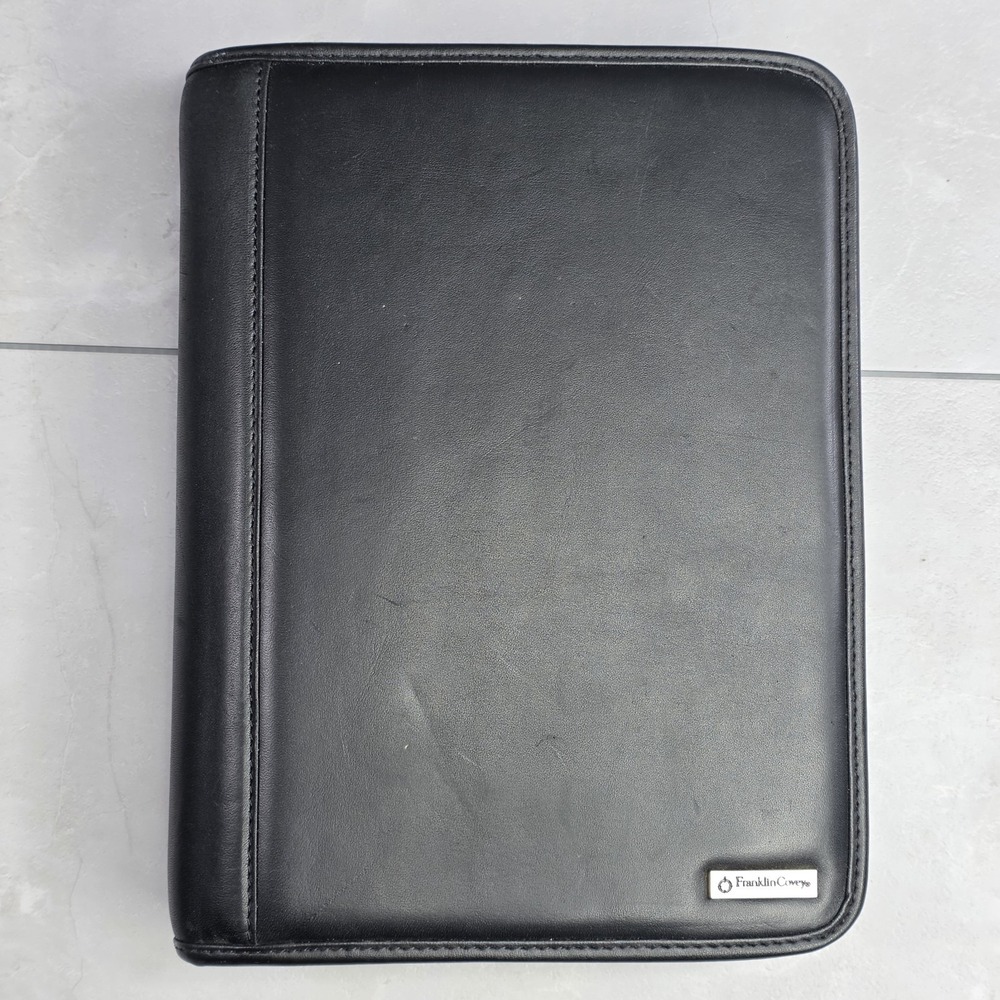 Franklin Covey  Zip Around Classic Planner  7 Ring  10 x 8" Black Pockets Insert